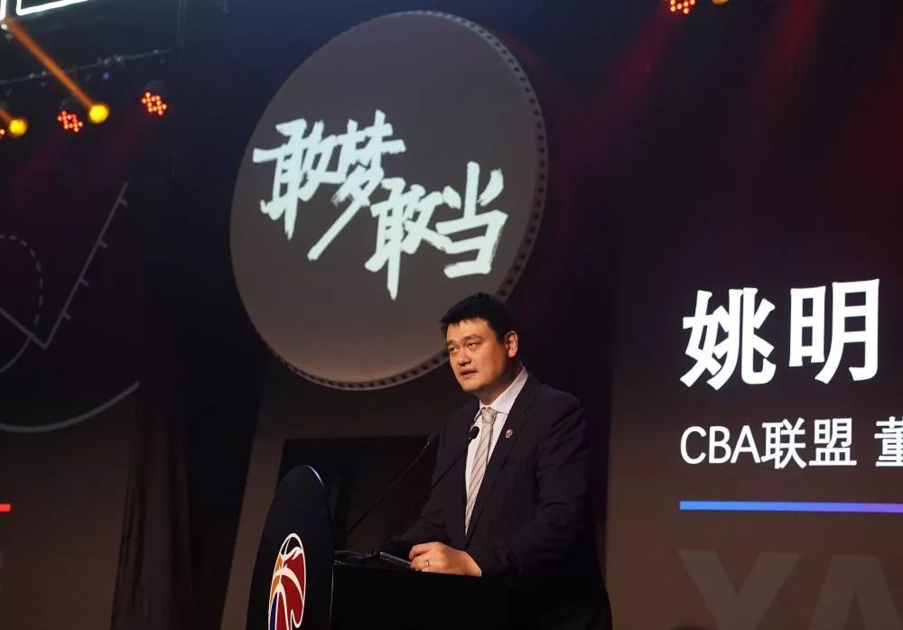 2月25日，电影《不老奇事》举行开机仪式，该片由徐超执导，王传君和王珞丹领衔主演，编剧王朔执笔的这部作品，这是一部探讨;不老话题的爱情电影，在片中王传君扮演科学家，王珞丹扮演的则是一位年龄跨度长的女明星
